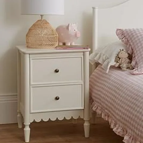 BOXED SCALLOP BEDSIDE CHEST - WHITE (1 BOX)