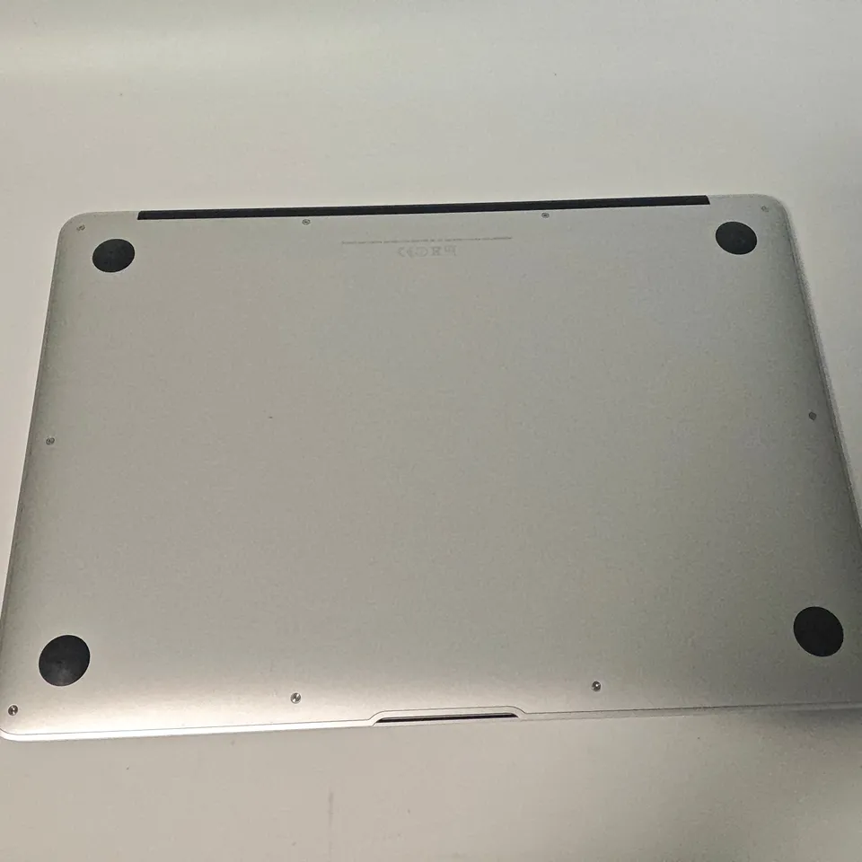 UNBOXED APPLE MACBOOK AIR I-7 8GB/256GB IN SILVER - A1466