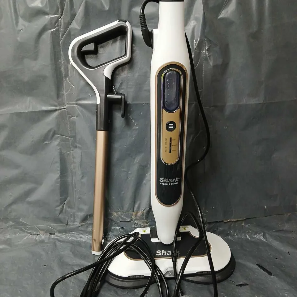 SHARK STEAM AND SCRUB AUTOMATIC STEAM MOP 