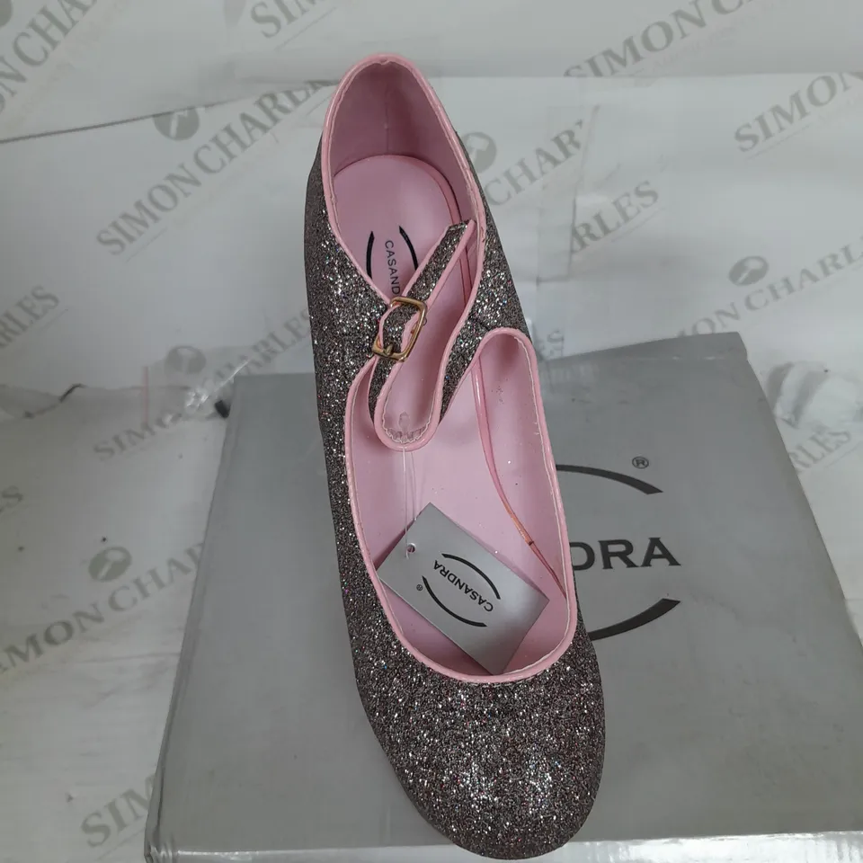 BOXED PAIR OF CASANDRA PLATFORM STRAP SHOE IN MULTI GLITTER SIZE 5