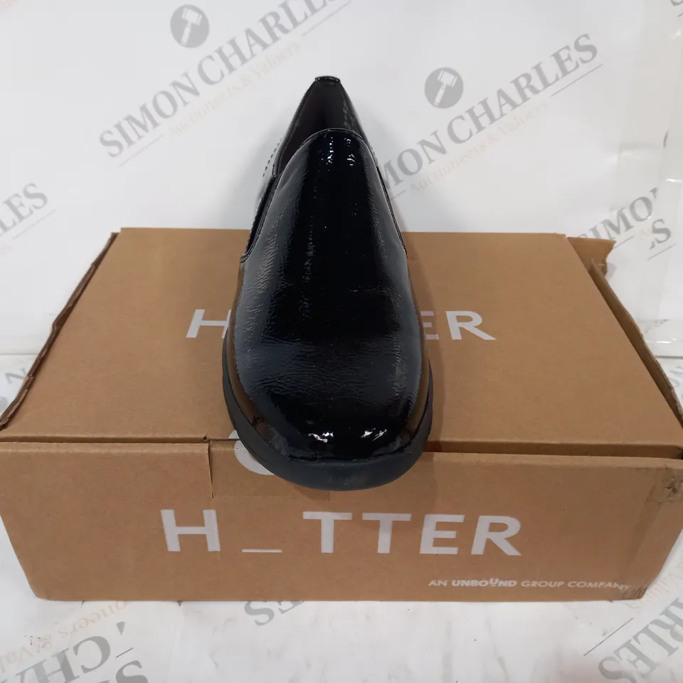 BOXED PAIR OF HOTTER SLIP-ON SHOES IN GLOSSY BLACK UK SIZE 6