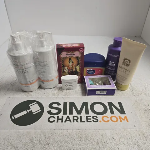 APPROXIMATELY 15 ASSORTED HEALTH & BEAUTY PRODUCTS TO INCLUDE SKIN BY ZARION BODY LOTION, VASELINE BLUESEAL, AROMATICS ELIXIR, ETC - COLLECTION ONLY