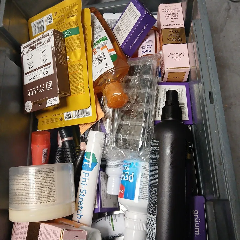 APPROXIMATELY 30 ITEMS INCLUDING ASSORTED HEALTH & BEAUTY PRODUCTS – PERSONAL CARE ASSORTMENT BRANDS SUCH AS AVEENO BULLDOG,AND BSSET BEAUTY PRODUCTS .