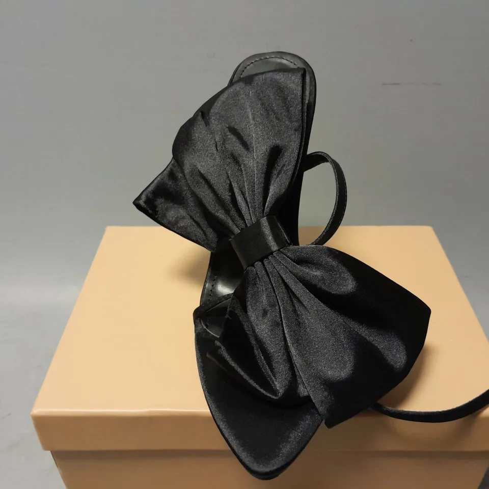 BOXED PAIR OF SLIMMI LONDON ELYNA BOW BACK BARELY HEELS IN BLACK - UK 5