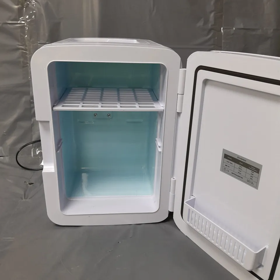 SUBCOLD MINI FRIDGE WHITE