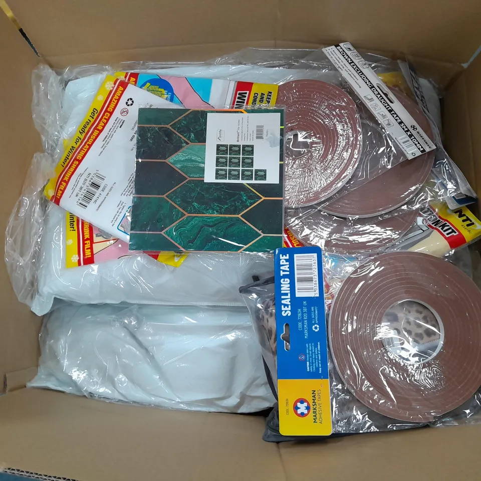 APPROXIMATELY 15 ASSORTED HOUSEHOLD ITEMS TO INCLUDE X-PROTECTOR 8 SHEETS IN GREY, TUB CHAIR SLIPCOVER, SOLAR FOUNTAIN PUMP, ETC