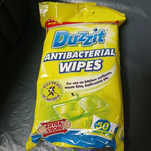 APPROXIMATELY 12 ASSORTED HOUSEHOLD ITEMS INCLUDING ANTIBACTERIAL WIPES , TOILET BLOCK CLEANER AND SNOW & ICE SHOE GRIPS 