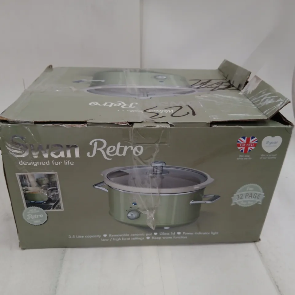 SWAN RETRO SLOW COOKER (SF17021GN) – BOXED