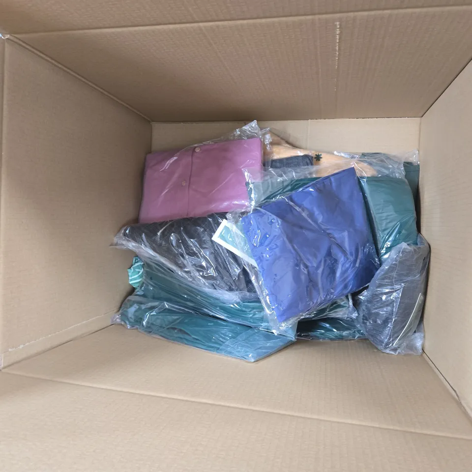 Set of 3 women's outerwear garments in assorted colours (VERIFY) WOMEN'S CLOTHING BUNDLE – APROX 20 ITEMS TO INCLUDE CLOTHING ITEMS JUMPERS , TOPS AND DRESSES 