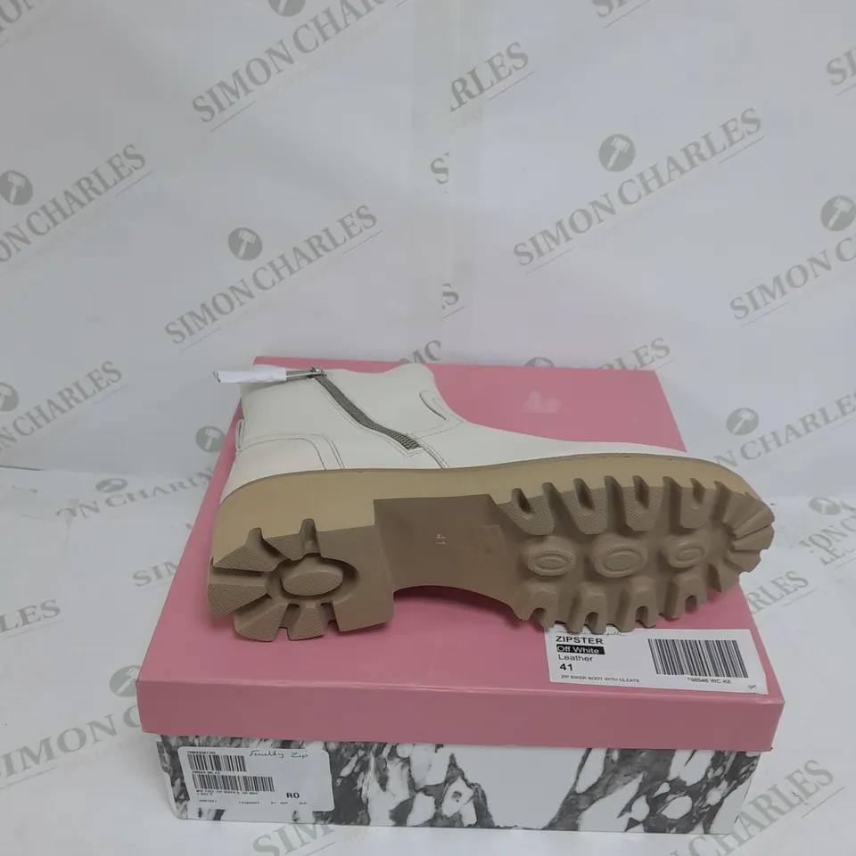 MODA IN PELLE ZIPSTER LEATHER BOOT - SIZE 8