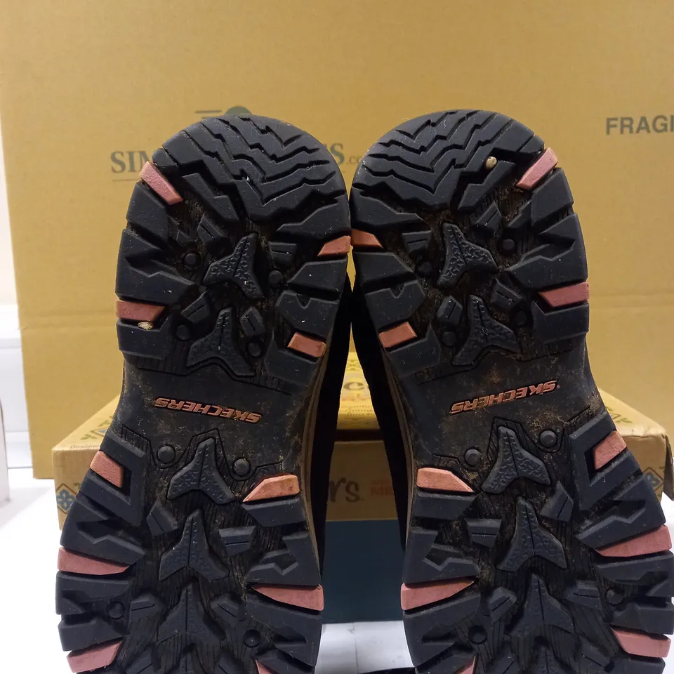 HIKING/WALKING BOOTS BY SKECHERS - BROWN & PINK - UK 7