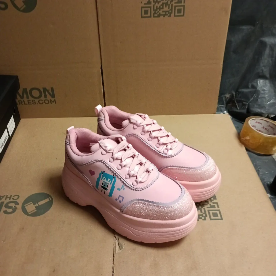 KOI X HATSUNE MIKU CHUNKY TRAINERS – PINK, UK7