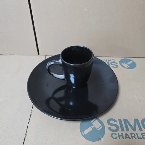 SET OF APPROXIMATELY 15 X BLACK SMART HOME KITCHEN SET TO INCLUDE PLATES, CUPS ETC