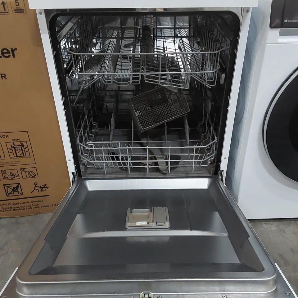 SWAN SDW751150W 12-PLACE FULLSIZE DISHWASHER - WHITE