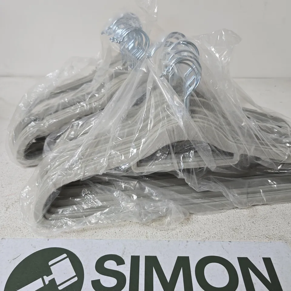 BOXED EDGO VELVET HANGERS APPROX 50 - GREY