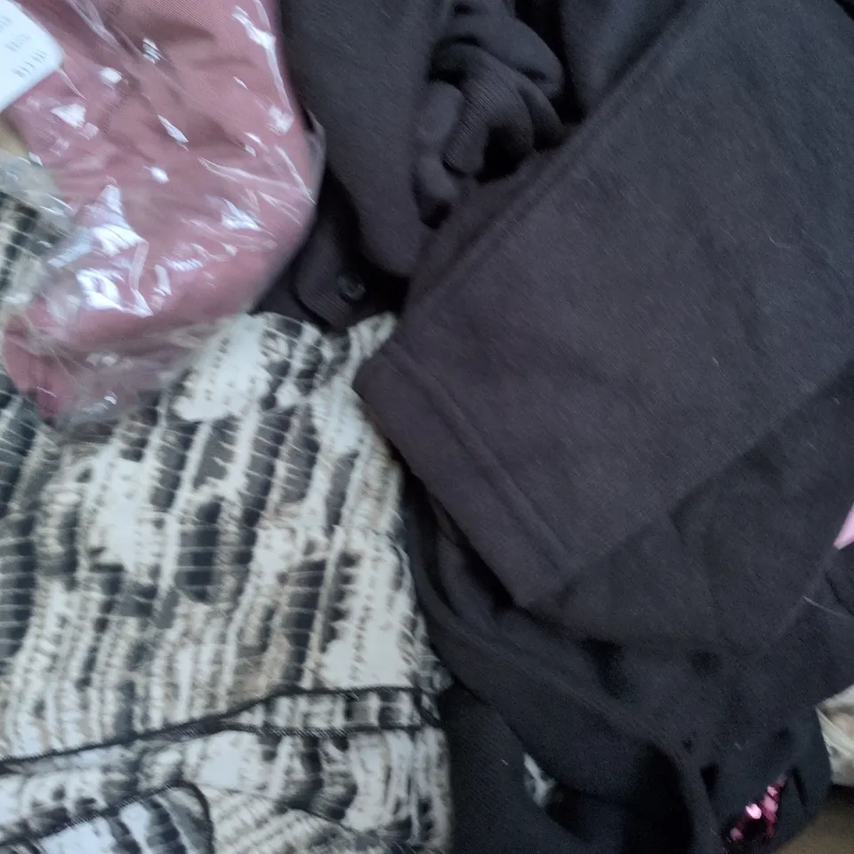 APPROXIMATELY 12 ASSORTED CLOTHING AND FASHION PRODUCTS IN VARIOUS STYLES AND SIZES - COLLECTION ONLY