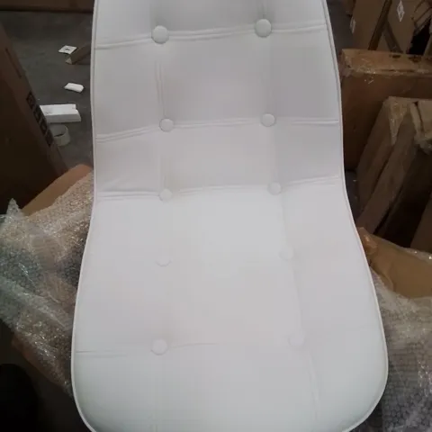 A  BOXED WHITE BUTTON BACK OFFICE SWIVEL CHAIR WITH HEIGHT ADJUSTMENT 