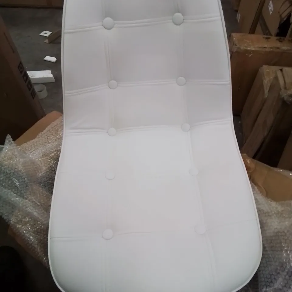 A BOXED WHITE BUTTON BACK OFFICE SWIVEL CHAIR WITH HEIGHT ADJUSTMENT