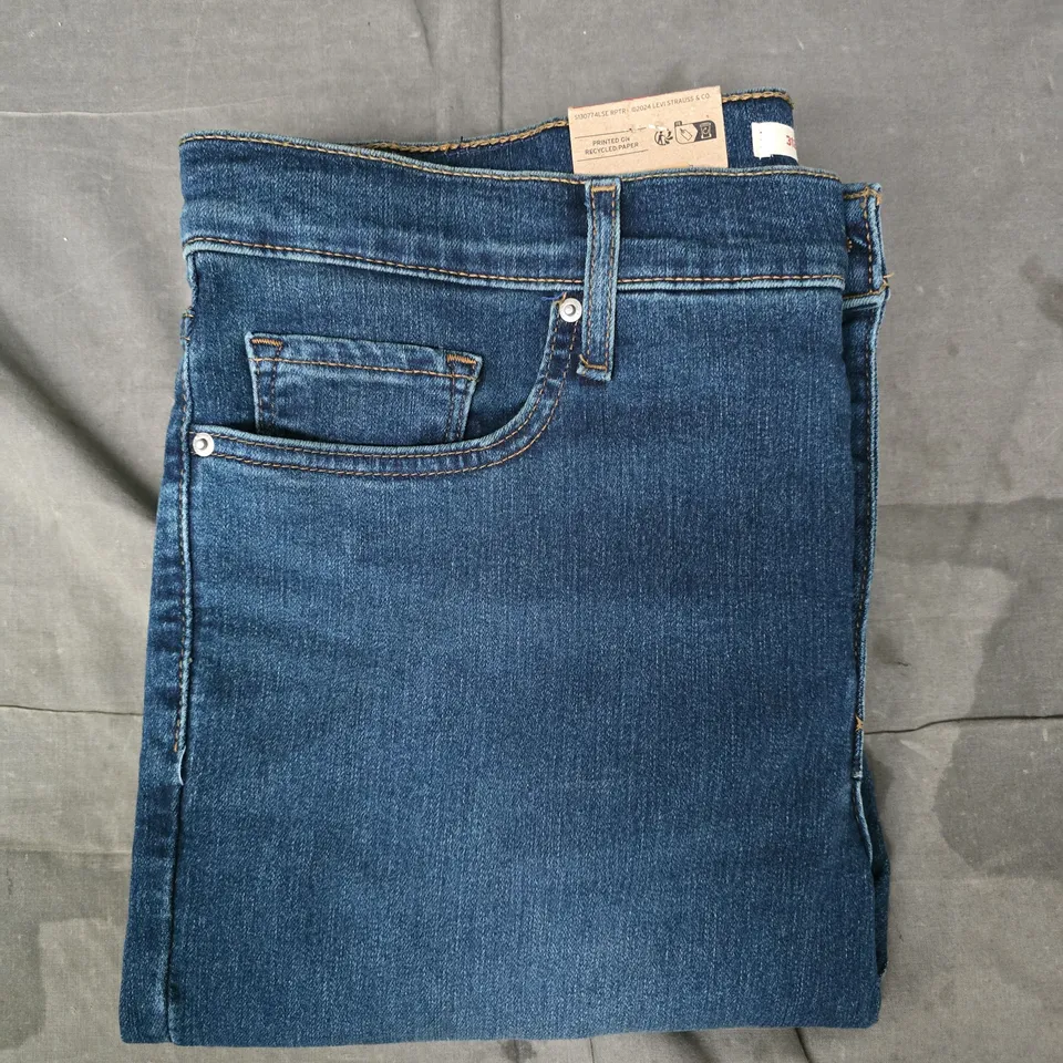 LEVIS 312 SHAPING SLIM JEANS IN BLUE SIZE 32/32