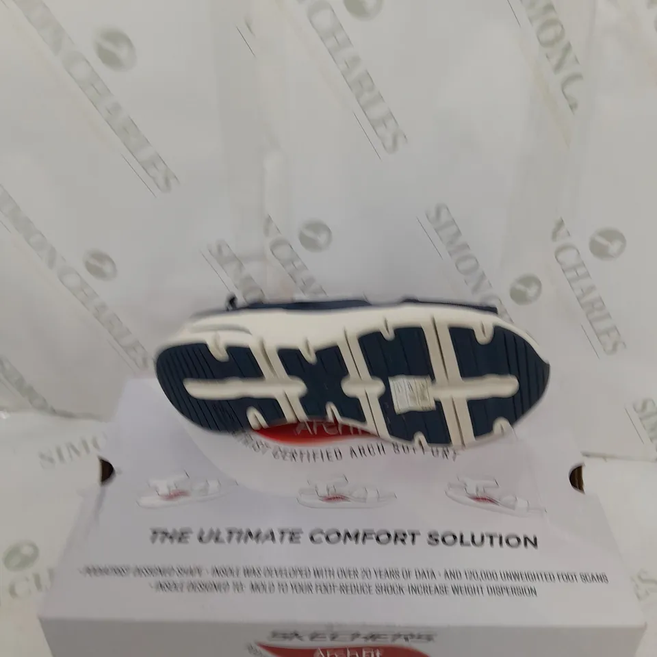 BOXED PAIR OF SKETCHERS ARCH FIT CITY SANDAL NAVY SIZE 3