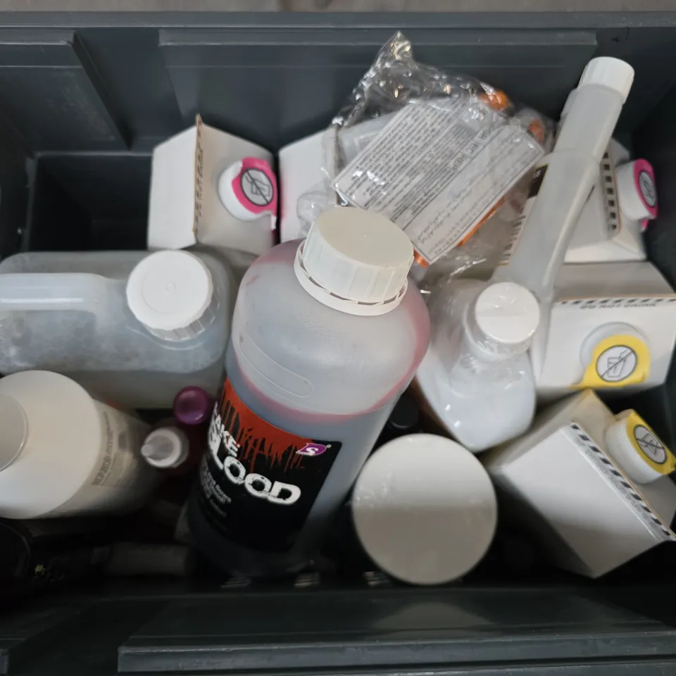 APPROXIMATELY 15 ASSORTED HOUSEHOLD LIQUID PRODUCTS TO INCLUDE FAKE BLOOD, PET PRO CARPET SHAMPOO, KNOCK OUT HOUSEHOLD AMMONIA, ETC - COLLECTION ONLY