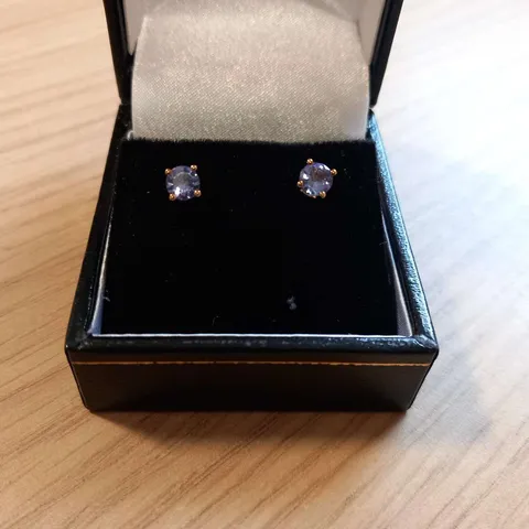 9CT YELLOW GOLD STUD EARRINGS SET WITH TANZANITES