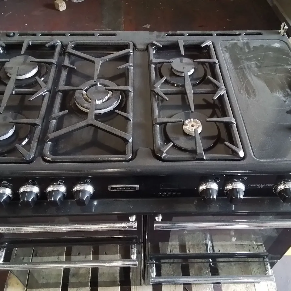 COMMERCIAL LEISURE CS100C510 CUISINEMASTER 100CM ELECTRIC RANGE COOKER. 5-ZONE CERAMIC HOB WITH A SEPARATE WARMING ZONE AND THREE OVENS