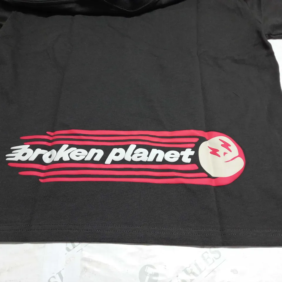 BROKEN PLANET THE FUTURE IS HERE T-SHIRT IN SOOT BLACK - SMALL