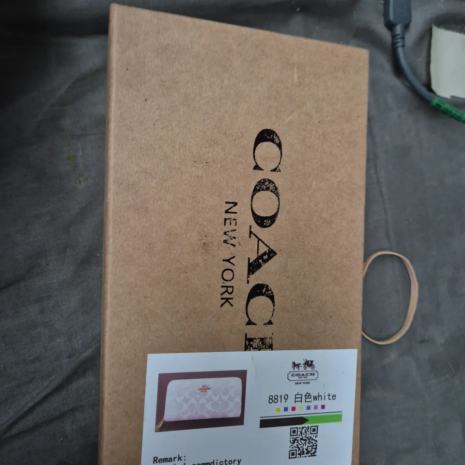 Coach Zip Wallet – Signature Monogram, Beige/White (New York)