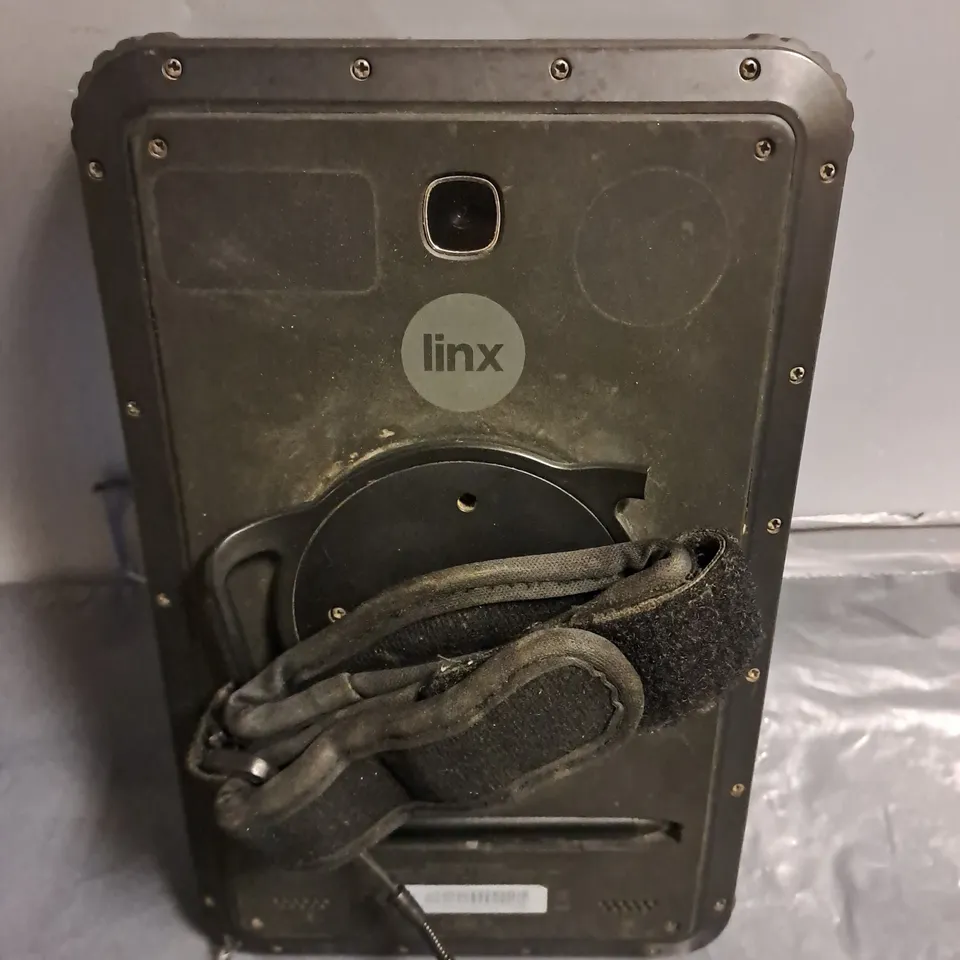 WINDOWS LINX 8" TOUGH TAB WITH BARCODE SCANNER AND HOLD CASE