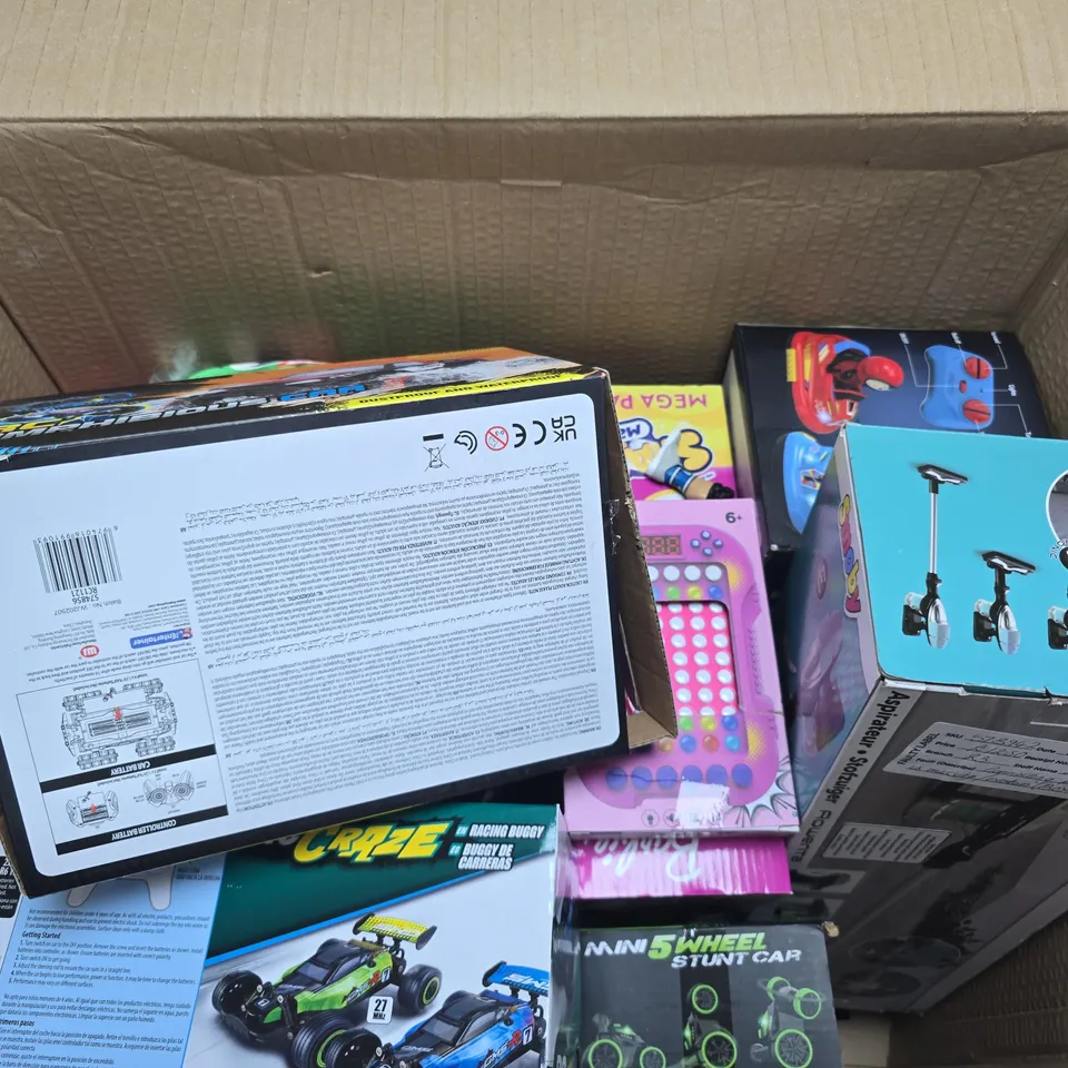 APPROXIMATELY 10 ASSORTED TOYS & GAMES PRODUCTS TO INCLUDE BARBIE SHAKER MAKER MEGA PACK, RC RCRAZE BUGGY, LITE DOTZ, ETC