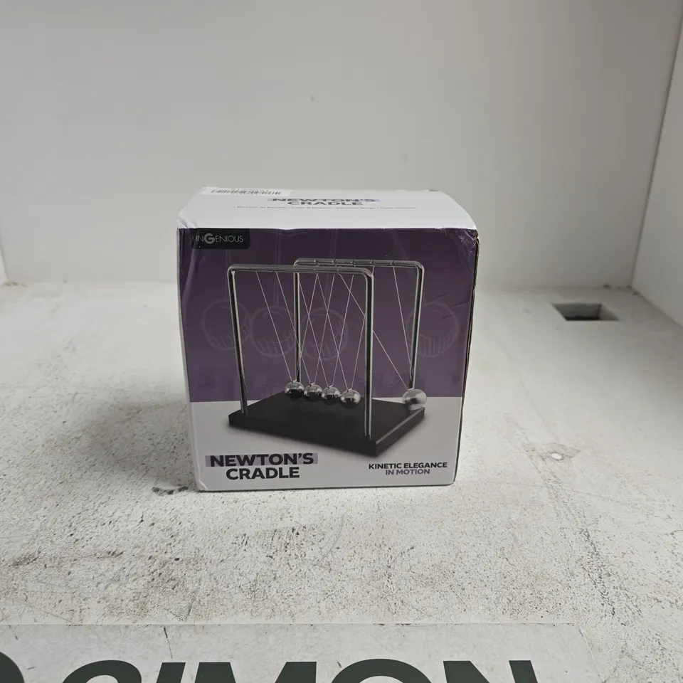 NEWTON'S CRADLE DESK ORNAMENT – BOXED