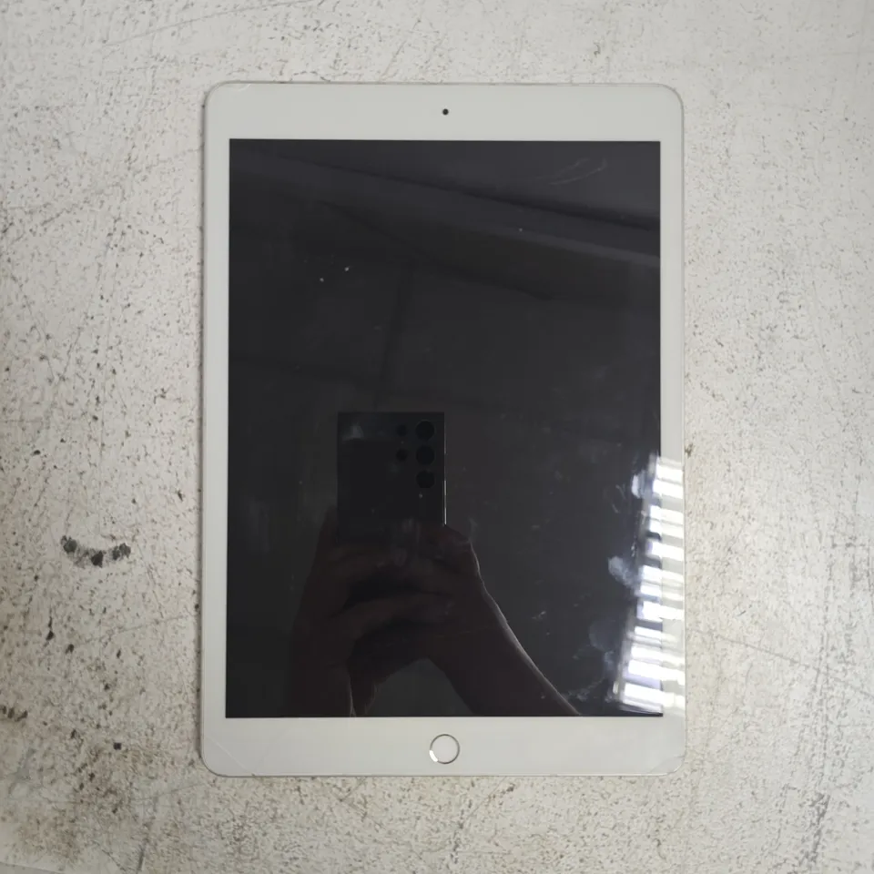APPLE IPAD 8TH GEN TABLET - A2270