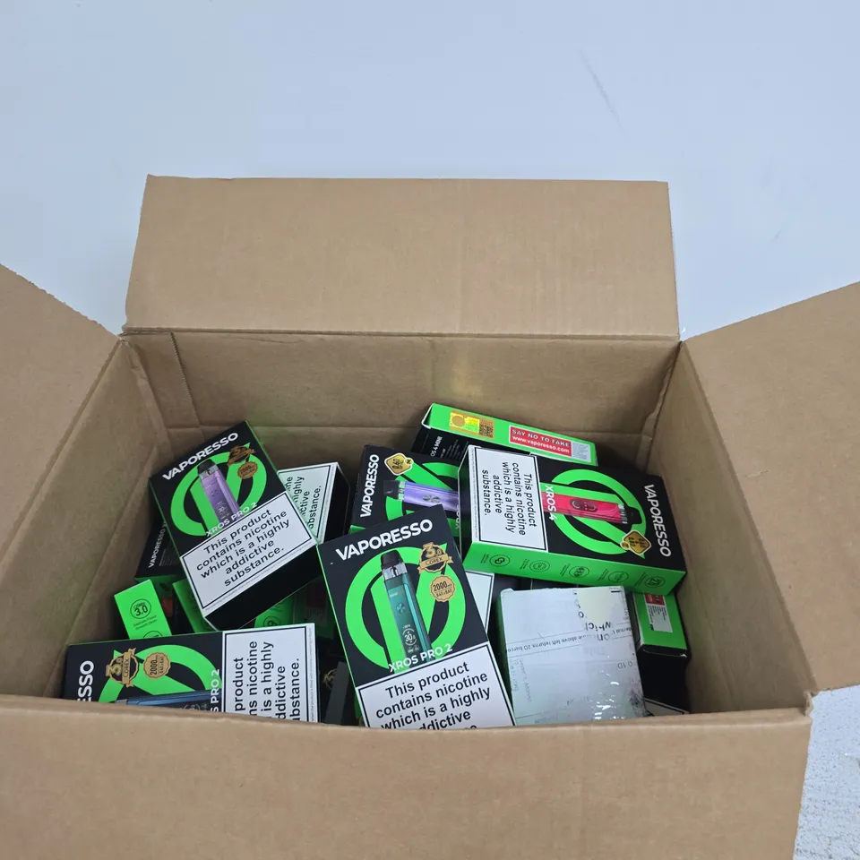 APPROXIMATELY 20 ASSORTED E-CIG PRODUCTS AND ACCESSORIES TO INCLUDE VAPORESSO, GEEKVAPE ETC 