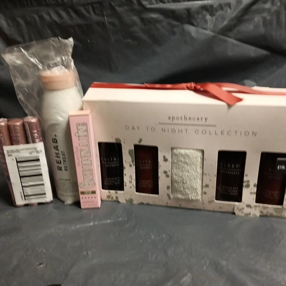 APPROXIMATEY 20 ASSORTED HEALTH AND BEAUTY PRODUCTS TO INCLUDE - MAYBELLINE MASCARAS - P.LOUISE EYELINER PENCIL AND APOTHECARY GIFT SET