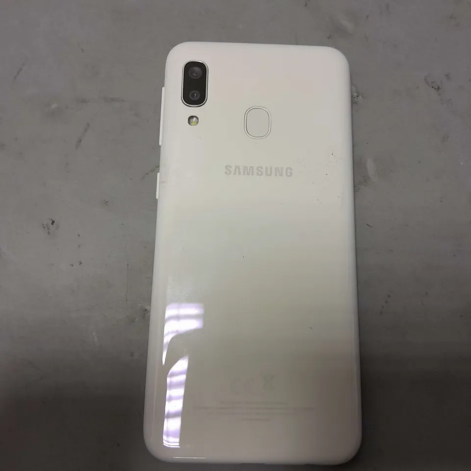 BOXED SAMSUNG GALAXY A20E SMARTPHONE 