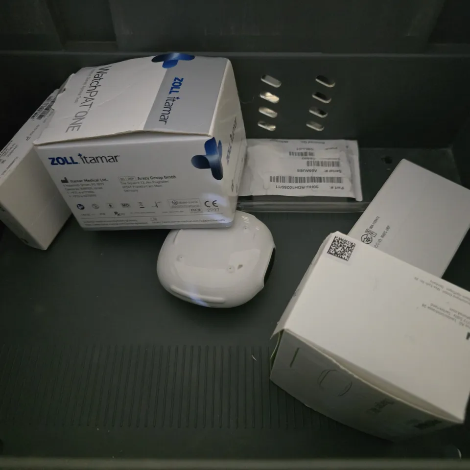 APPROXIMATELY 6 ASSORTED ITEMS TO INCLUDE - WIRELESS SPEAKER , INTELLIGENT HEATING VIBRATION MASSAGE , WIRELESS MICROPHONE ETC