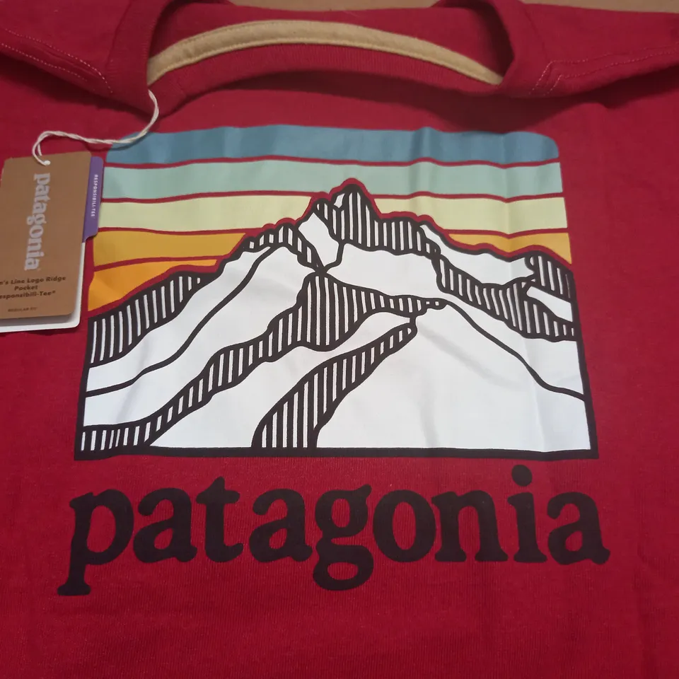 PATAGONIA MENS RIDGE POCKET TEE  IN RED - M
