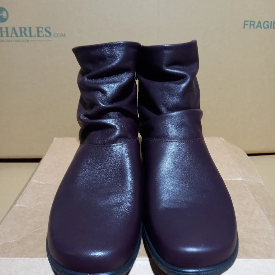 HOTTER WHISPER WHISP1 WINE ANKLE BOOTS - SIZE 7.5