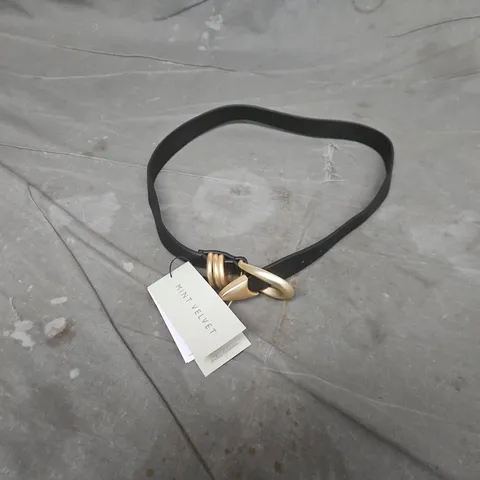 MINT VELVET CHUNKY KEEPER BUCKLE BELT IN BLACK