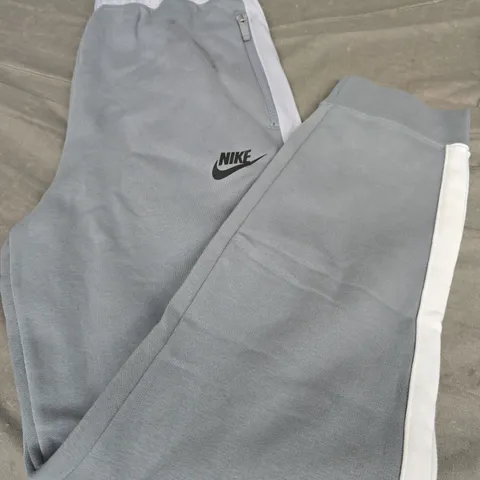 NIKE LOGO JOGGERS, GREY/WHITE - UK SIZE XL