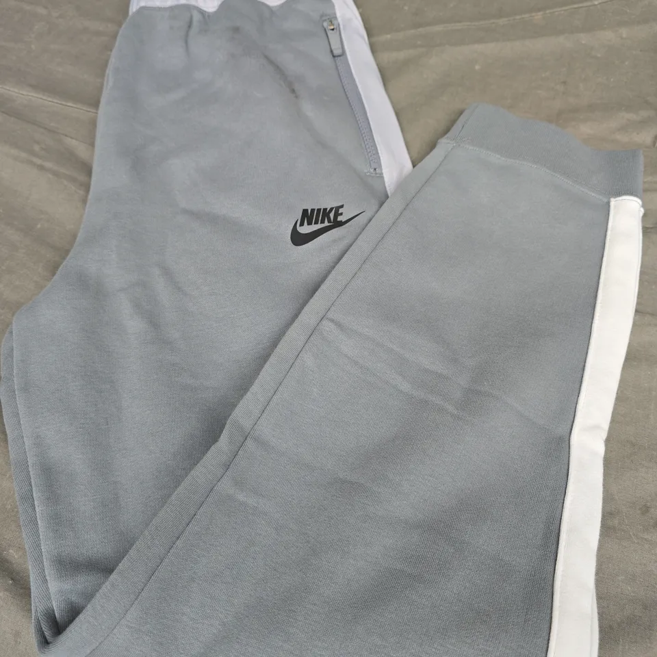 NIKE LOGO JOGGERS, GREY/WHITE - UK SIZE XL