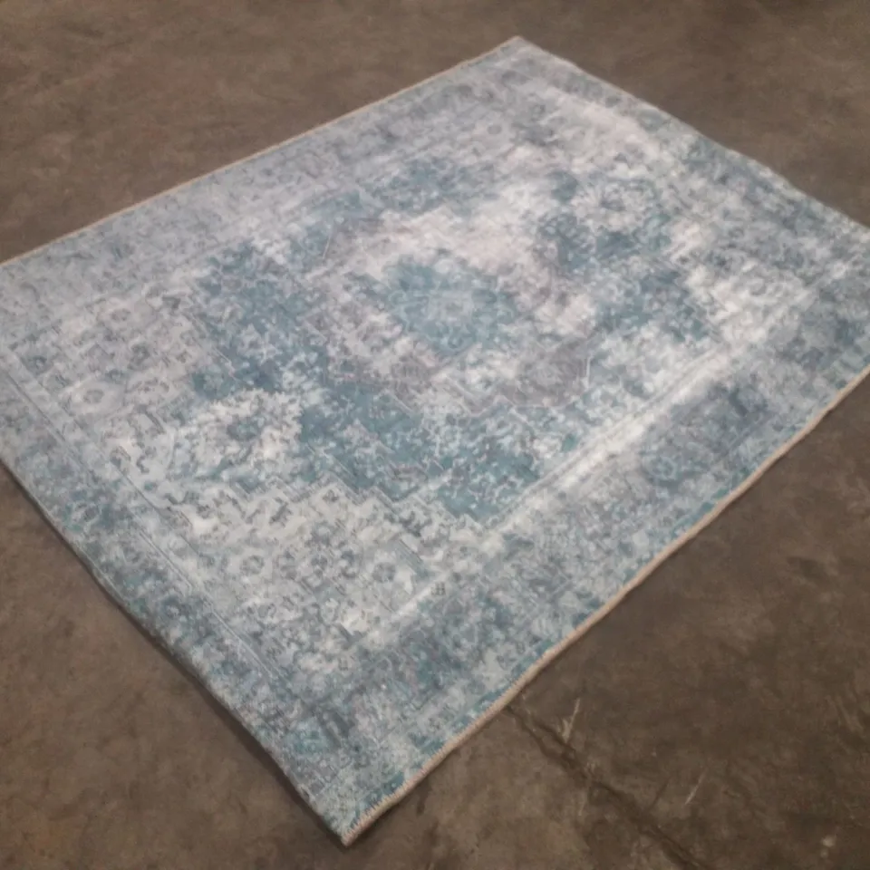 QUALITY DESIGNER AREA RUG APPROXIMATELY 120×150CM