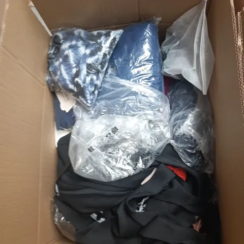 BOX OF APPROXIMATELY 20 ASSORTED CLOTHING TO INCLUDE: TU JEANS