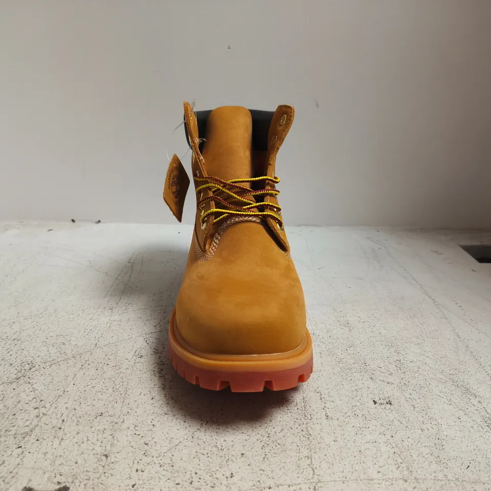 BOXED PAIR OF TIMBERLAND ANKLE BOOTS IN WHEAT SIZE UK 7