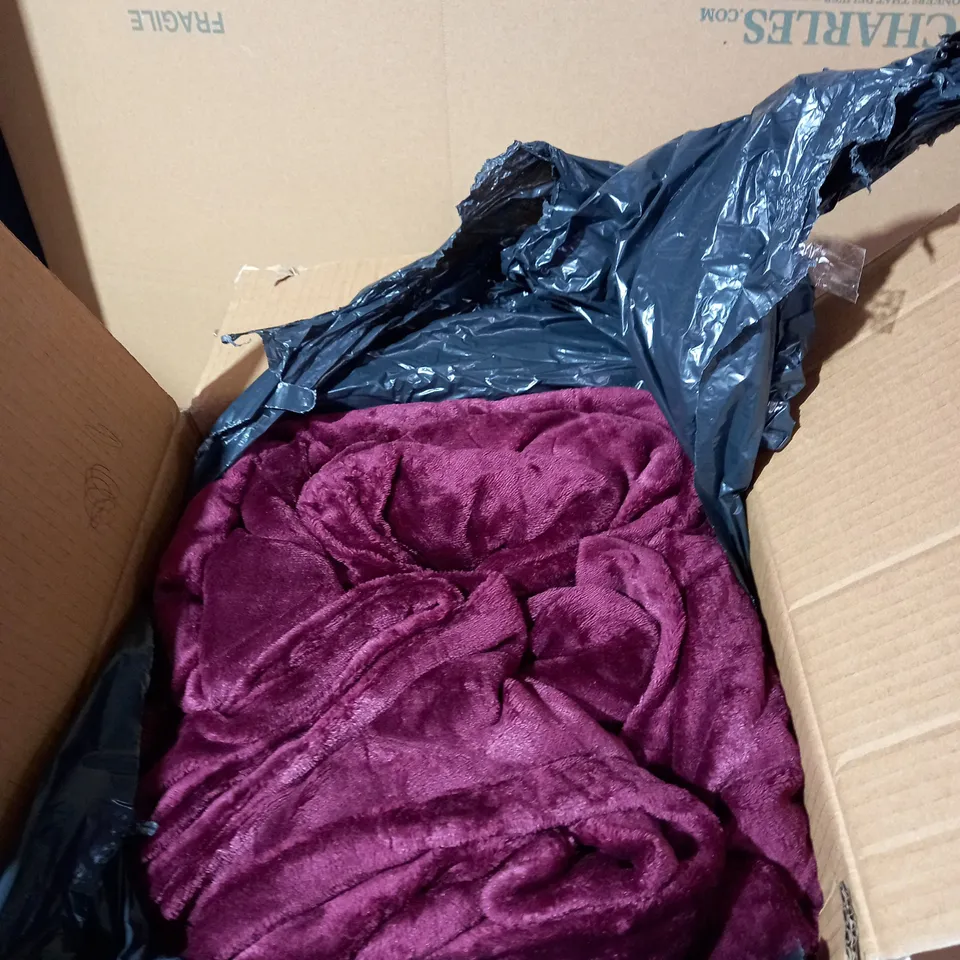 COZEE HOME GEO EMBOSSED VELVETSOFT 4 PIECE DUVET SET