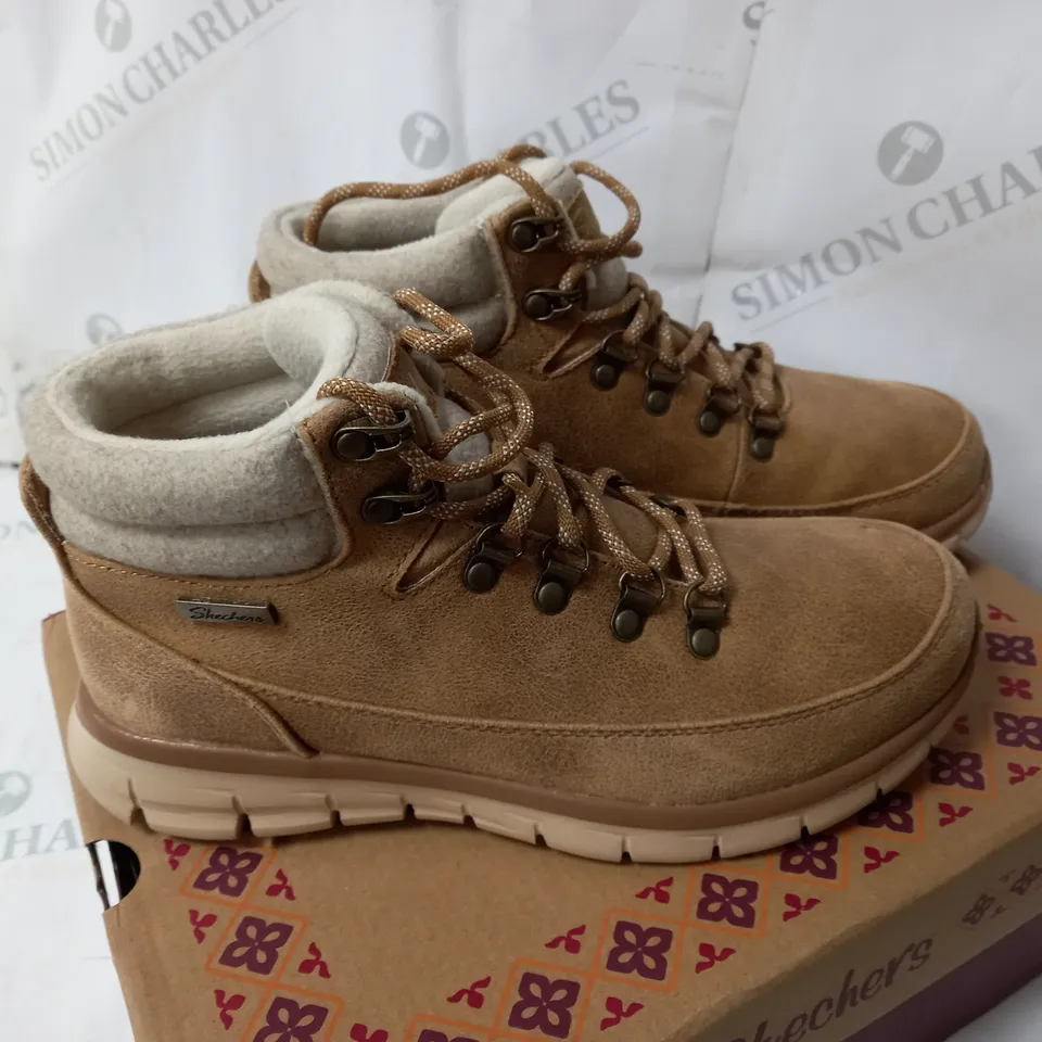 BOXED SKECHERS SYNERGY WARM TECH BOOTS, CHESTNUT - SIZE 5
