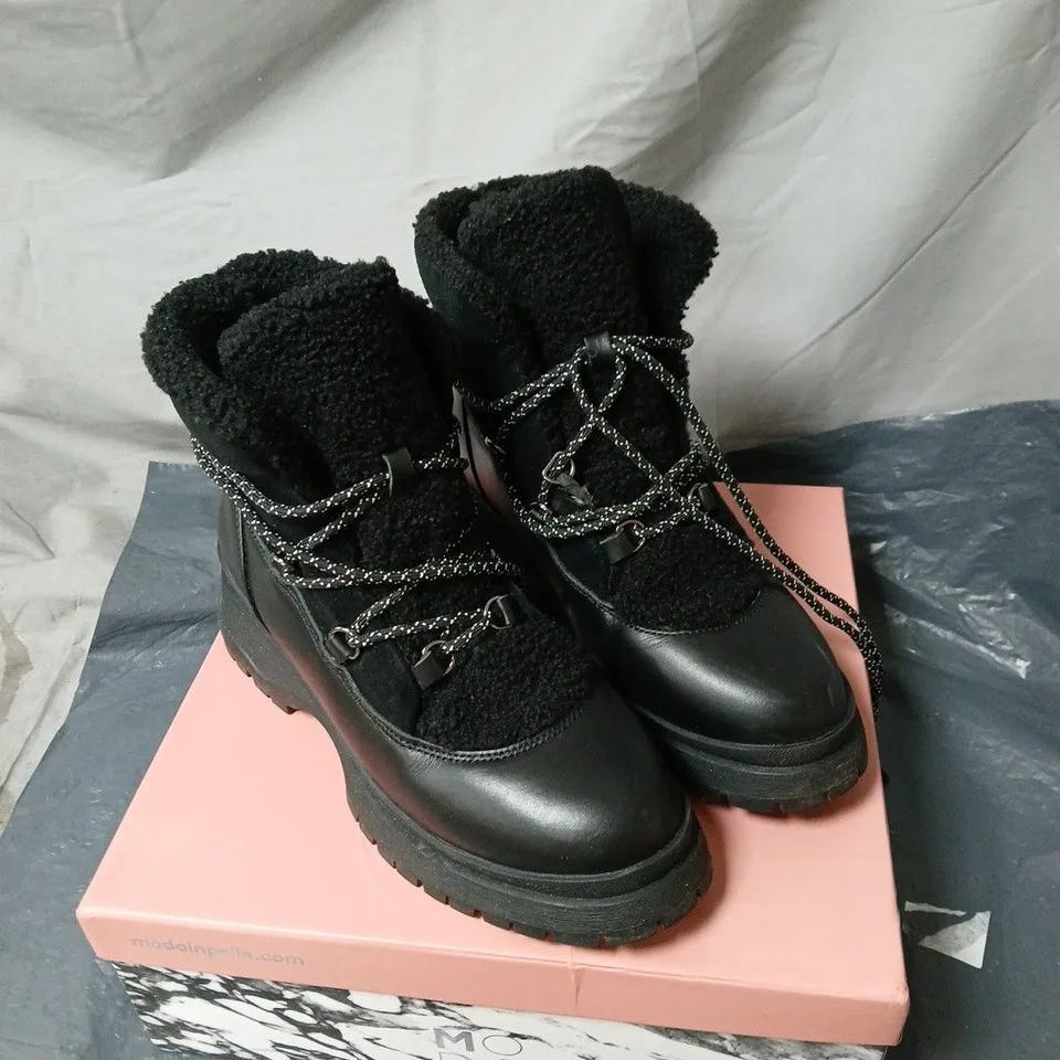 MODA IN PELLE ZERMATT BLACK BOOTS SIZE 39 BOXED