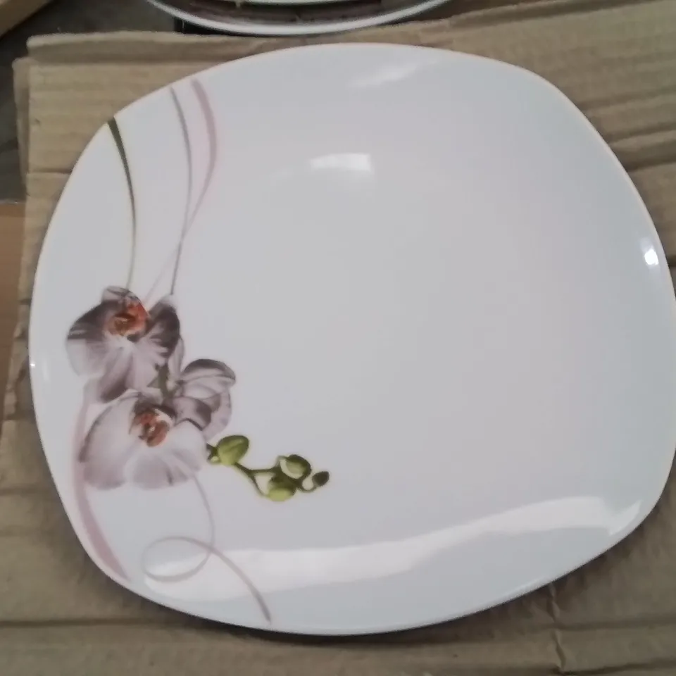 BOXED 6 PIECE CHINA SET