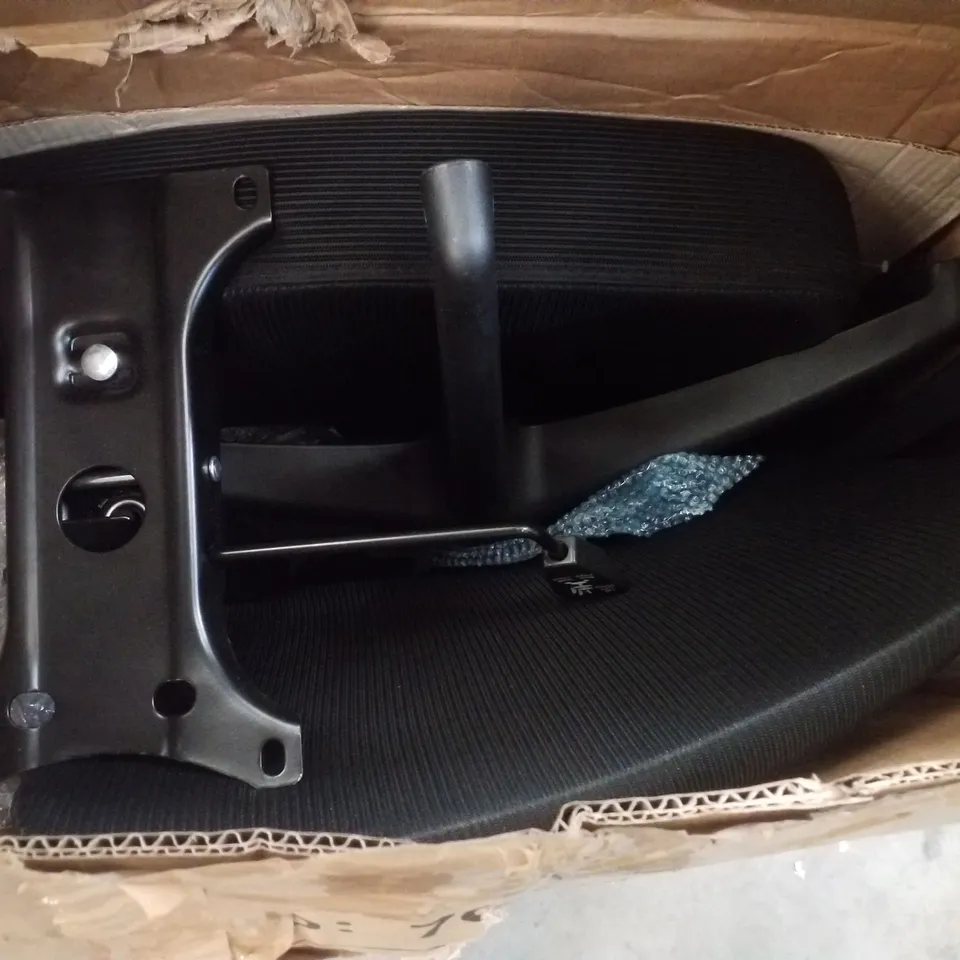 BOXED MESH BACK OFFICE CHAIR